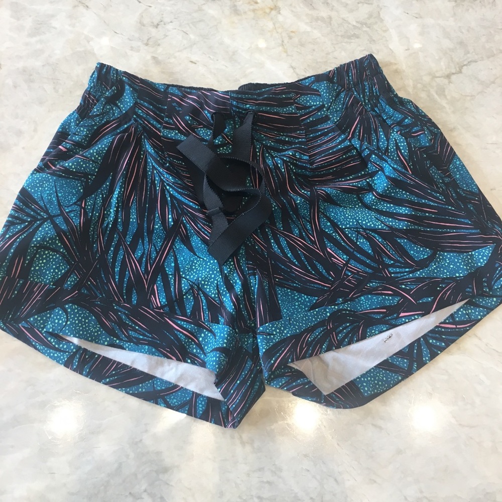 Lululemon spring breakaway short